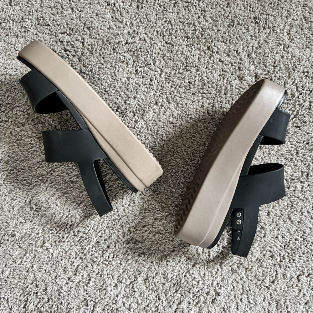 CROCS Brooklyn Low Wedge- size 8